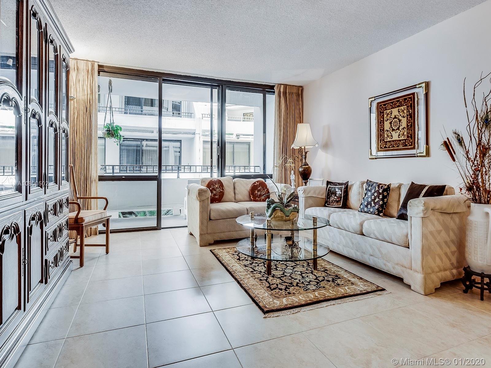 Apartamento en venta en 13953 Kendale Lakes Cir 306B, Miami, FL 33183