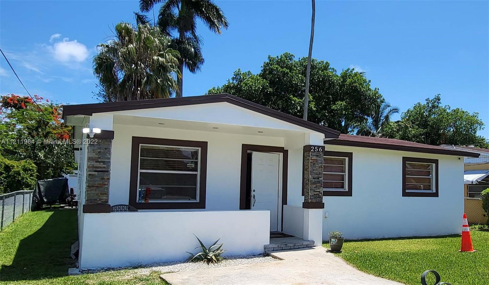 Casa en venta en 256 NW 82nd Ter, Miami, FL 33150